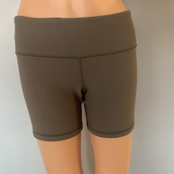 Reversible lululemon shorts - Picture 5 of 10